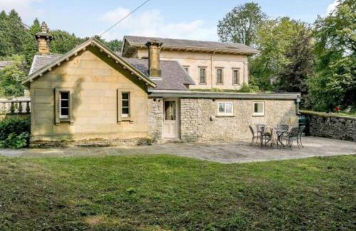 North Lodge - 17th Century Gate Cottage at Hassop Hall - Photo 16