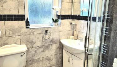 Spacious house with parking in excellent location - Foto 5