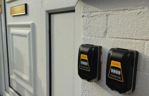 Luxury ground floor modern flat close to city with free parking - Photo 4