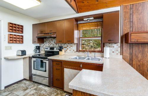 Mountaintop Views, Hot Tub, Deck, Fire Pit & WiFi - Foto 12