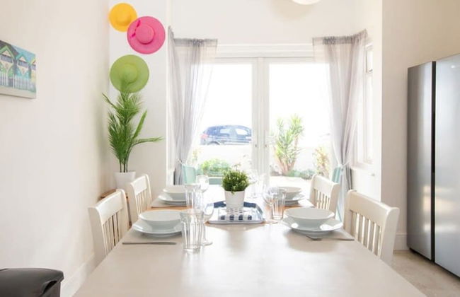 Absolute Beachfront With Decked Garden Oasis and Views - Foto 12