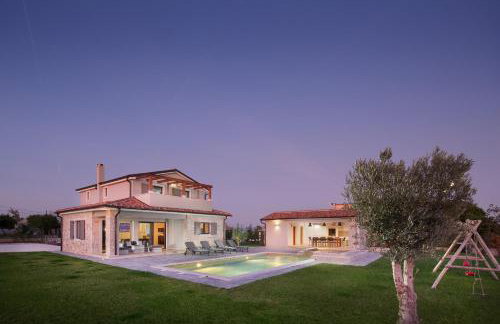 Villa Korat for 8 people near Pula with sauna & children playground - Foto 1