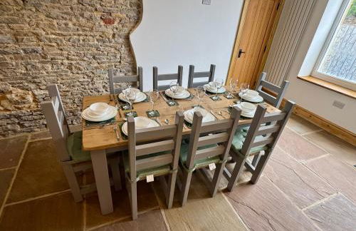 Flexible Accommodation - Newly renovated characterful cottage - Photo 2