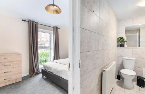 House - Sleeps up to 10 & Free Parking - Foto 14