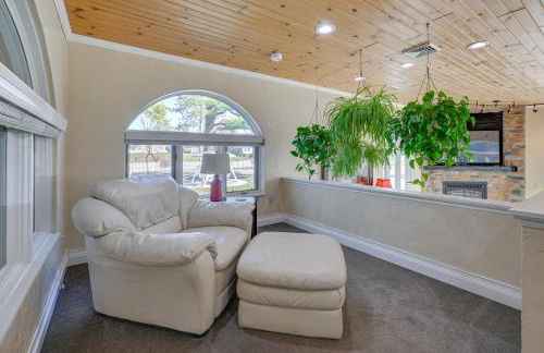 Large Home with Indoor Basketball Court and Game Room! - Foto 7