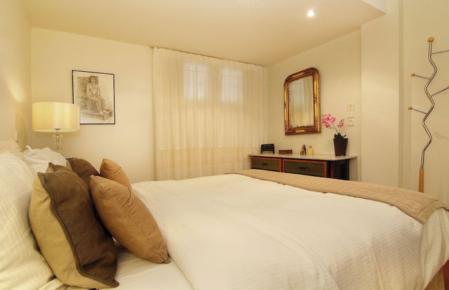 Oasis Pool House by GHH - Photo 3