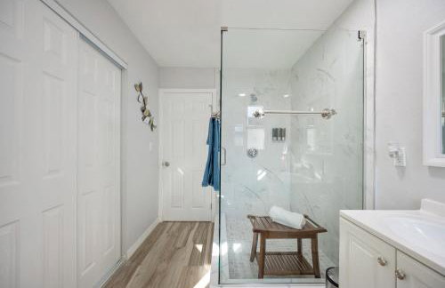 Wood Circle House - Dog Friendly with Fenced in Backyard - Foto 62