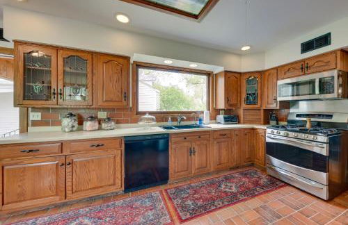 Pistakee Lake Estate with Boat Dock and Hot Tub! - Foto 2