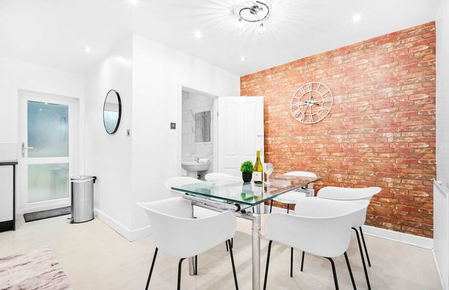 Large Family House With Garden Close to Birmingham - Foto 7