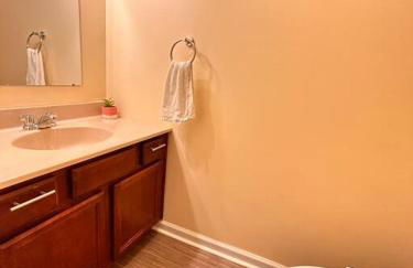 Modern 5 Bedroom Pocono house - Jacuzzi - Gameroom - Near Lake - Golf Couse - Foto 22