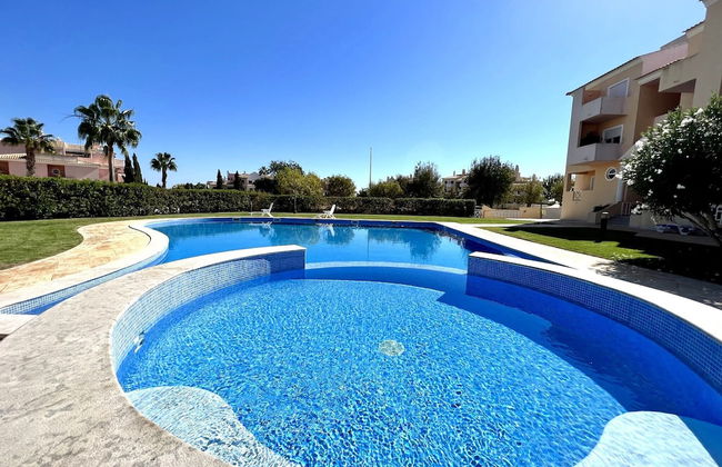 Albufeira Valley 1 With Pool by Homing - Photo 25