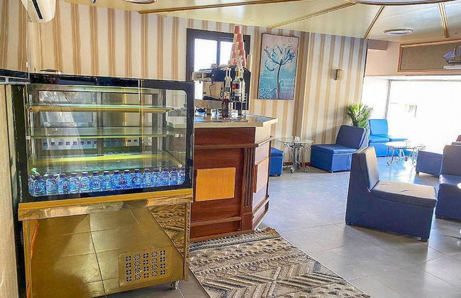 Al Ghubaishi Plaza - Photo 40