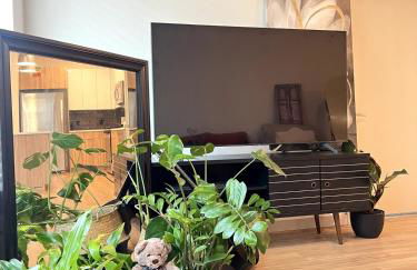 Luxury Bedroom with Private Bath & Closet Near Airport and Downtown Boston - Foto 20