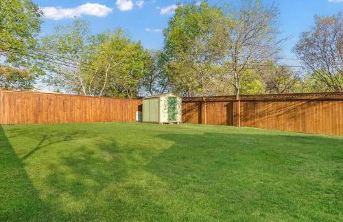 Stockyards 5 mins!-New!-Sleeps 8. Cowboy Bungalow - Foto 30