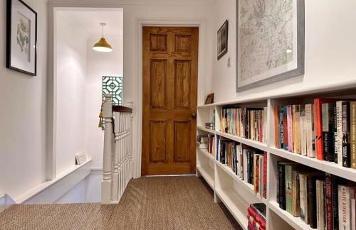 Cathedral Views Period Townhouse w/ Free Parking - Foto 10