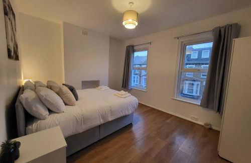 Central 5BR Retreat - Walk to Tube, Explore London - Photo 18