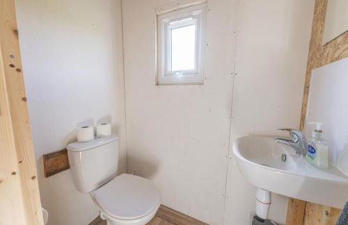 Double Decker Bus on an Alpaca Farm Sleeps 8 - Foto 24