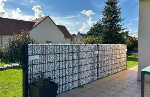 La clé des champs Maison plain pied lumineuse bien équipée, séjour spacieux, belle terrasse aménagée, garage, grand jardin clos, parking, près de Bayeux et Omaha Beach, chiens bienvenus - Foto 42