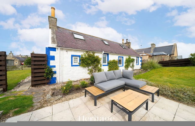 Beach Cottage Pet Child Friendly Stay in Moray - Photo 3