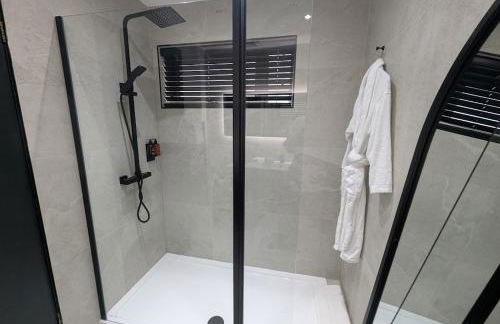 Spacious 2 bedroom house Sleeps 4 l On-Street Parking l The Cosy Corner Nationwide - Foto 11