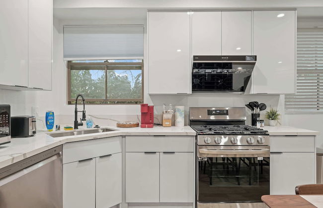 Not Affected by the Fire/modern 5BR Home With Parking, Near LA Attractions #4 - Foto 26