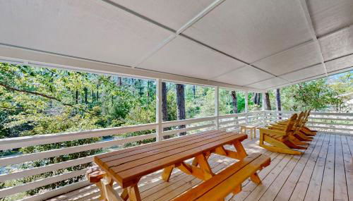6 Mi to Lake Brookeland Home with Treehouse Vibes - Foto 4