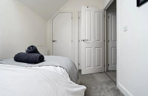 London 4-Bed in Coulsdon, 20 mins Gatwick, Parking - Foto 19