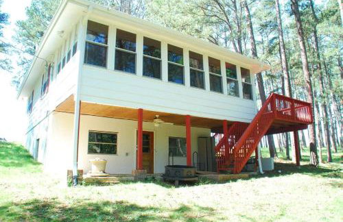 Fire Pit Cabin Retreat - Sleeps 6 - 1hr from STL - Foto 5
