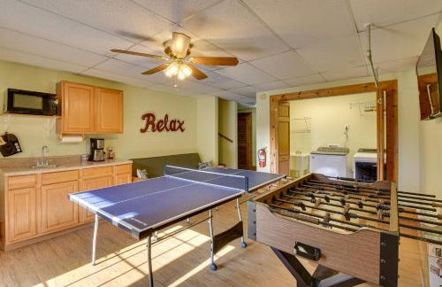 Family Getaway Georgia Cabin with Outdoor Hot Tub - Foto 6