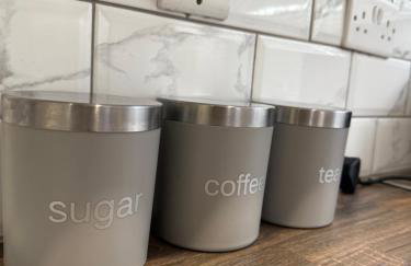 Contractor and Family, Private Detached Property DY5 - Foto 2