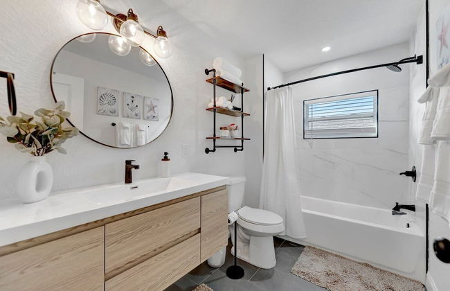 St. Pete Family Bungalow & Private Oasis - Foto 19