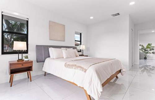 April Sale! 4 BR - Private Pool, Grill, Soaking Tub, Near Coral Gables & MIA Airport - Photo 18