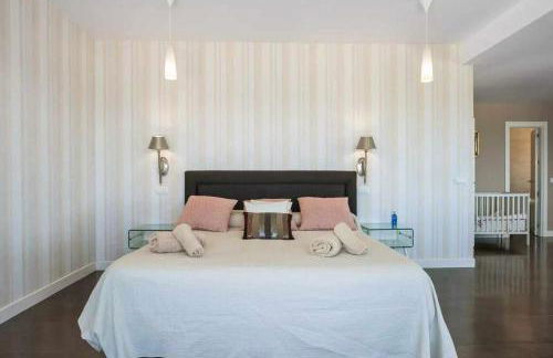 LUJOSA VILLA PISCINA 25 METROS SUIT 60m2 SPA SAUNA - Foto 9