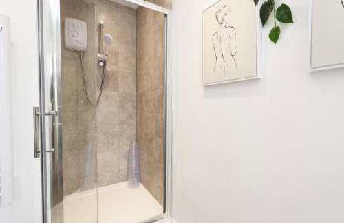 large 2 bed central apartment with balcony and private parking - Foto 50