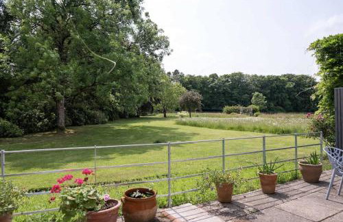 The East Wing Set in Beautiful Gardens Parking - Foto 21