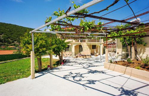 Garbis Garden View - Photo 1