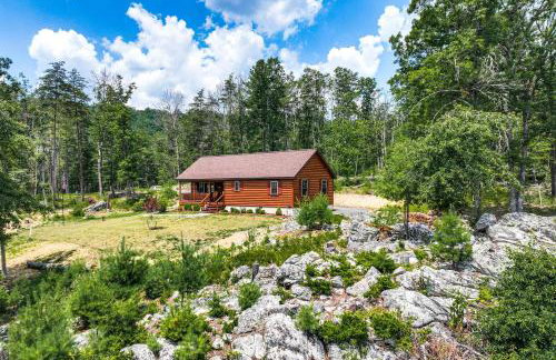 Secluded Mountain Cabin in Wardensville! - Foto 1
