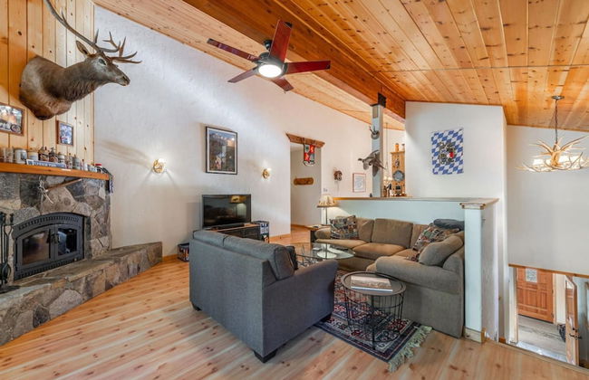 Wolf s Lair by Avantstay Swiss Chalet w Private Hot Tub Access to Northstar Resort Community - Photo 9