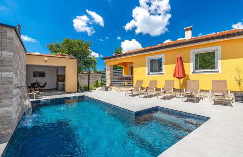 Three-Bedroom Holiday Home In Porec - Foto 1