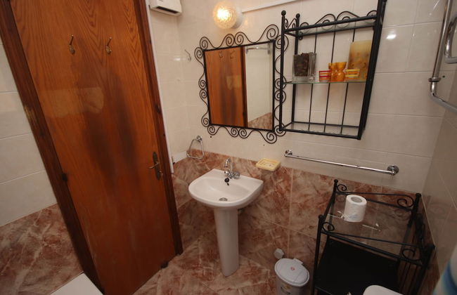 2 Bedroom House near Tombs of the Kings - Photo 16