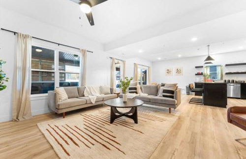 The Luxx - ALL NEW / 4 BD / Poolside / Hot Tub / Lake View - Foto 56