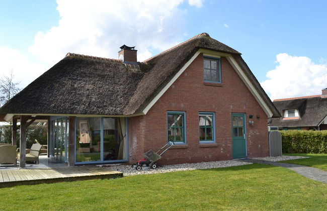 Stylish Thatched Villa with 2 Bathrooms near Giethoorn - Photo 16