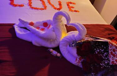 Nuit d'évasion love room avec baignoire balnéothérapie - Foto 15