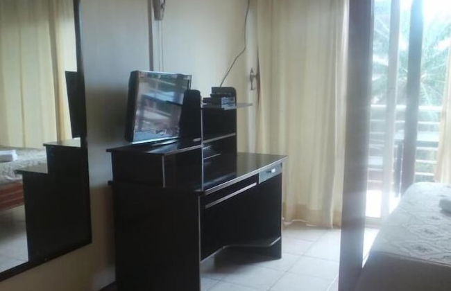 Shumuk Hotel and Apartments - Photo 4