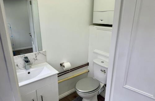 Modern Elegant Home - Photo 26