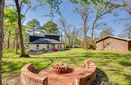 Fire Pit and Grill Lakeside Gun Barrel City Home! - Foto 25