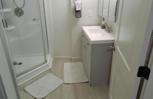 King Bed Creekfront Retreat in Jacksonville - Photo 42