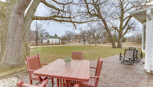 Quiet Manistee Home with Patio Less Than 1 Mi to Beaches! - Foto 3