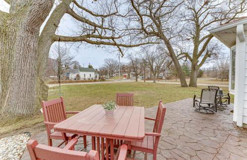 Quiet Manistee Home with Patio Less Than 1 Mi to Beaches! - Foto 3