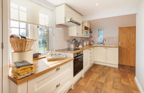 The Old Abbey Farmhouse - Stay at Quarr Abbey Monastery - Pet-Friendly Farmhouse with History & Countryside Views, surrounded by woodland & nature - Photo 9